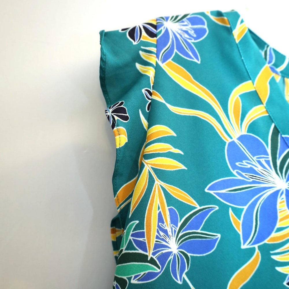 St. Tropez Ruffles - Picture 2 of 3